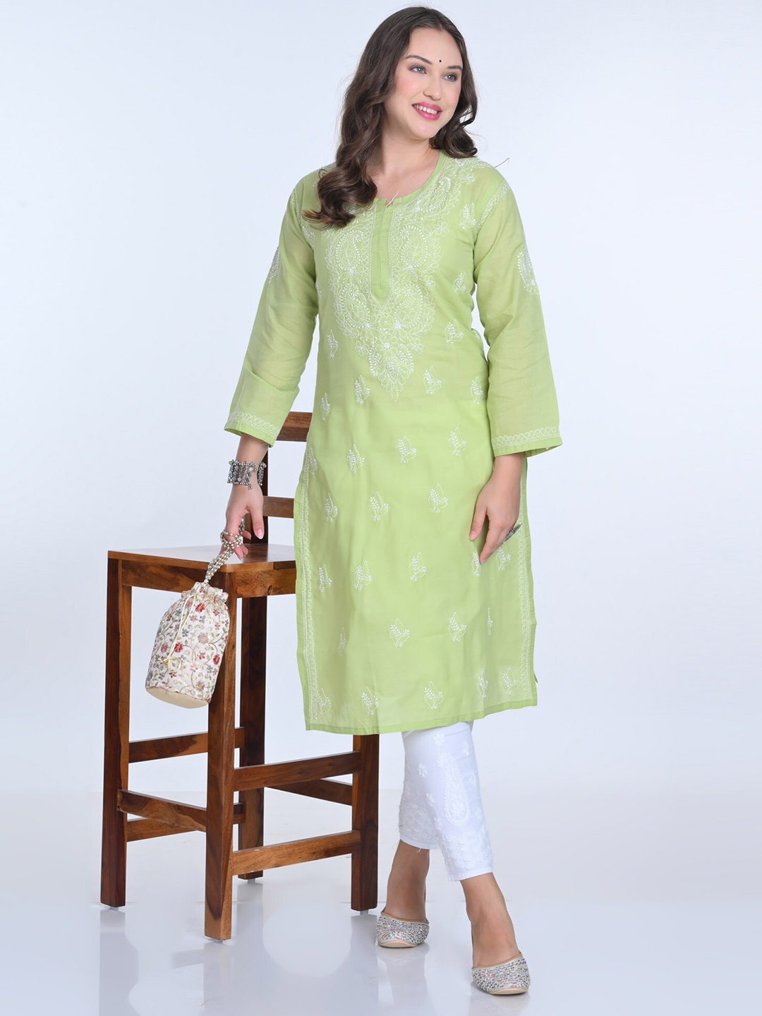 

KHAKA Paisley Embroidered Chikankari Floral Kurta, Green