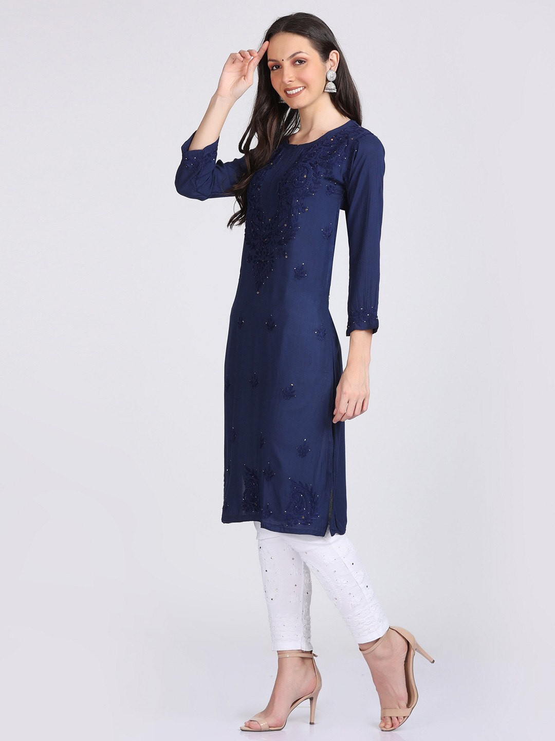 

KHAKA Round Neck Paisley Embroidered Chikankari Floral Straight Kurta, Navy blue