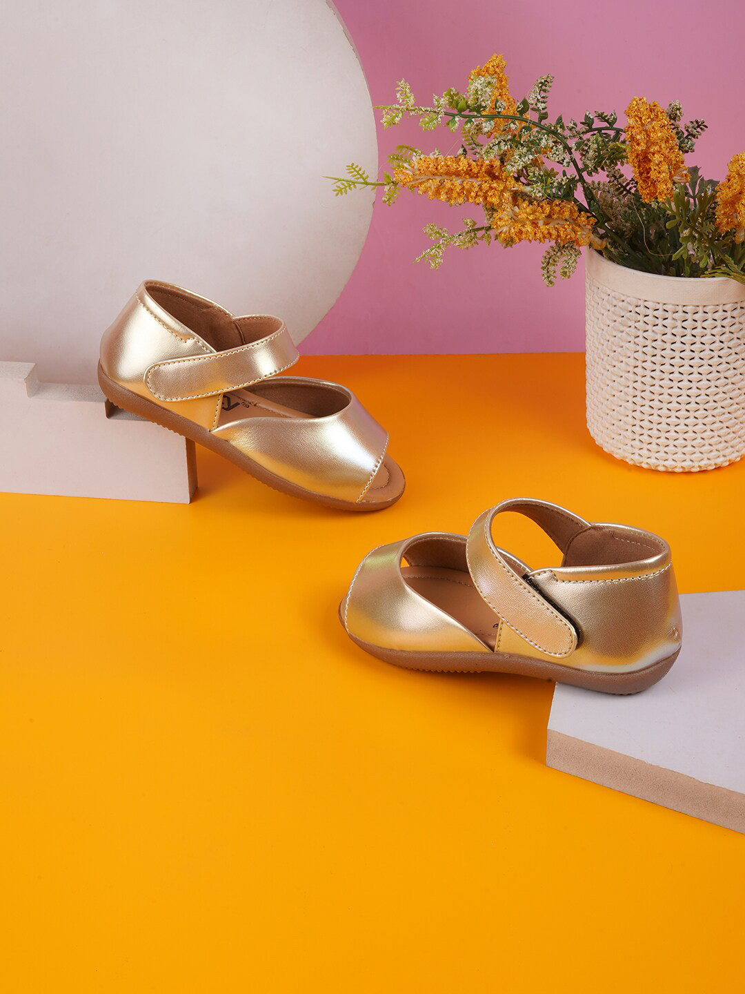 

Jazzy Juniors Girls Open Toe Ballerinas, Gold