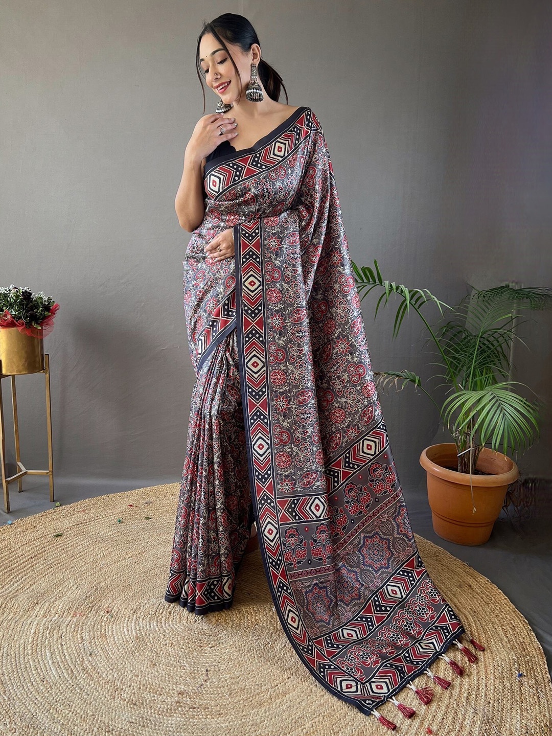 

LeeliPeeri Designer Kalamkari Silk Blend Chanderi Saree, Grey