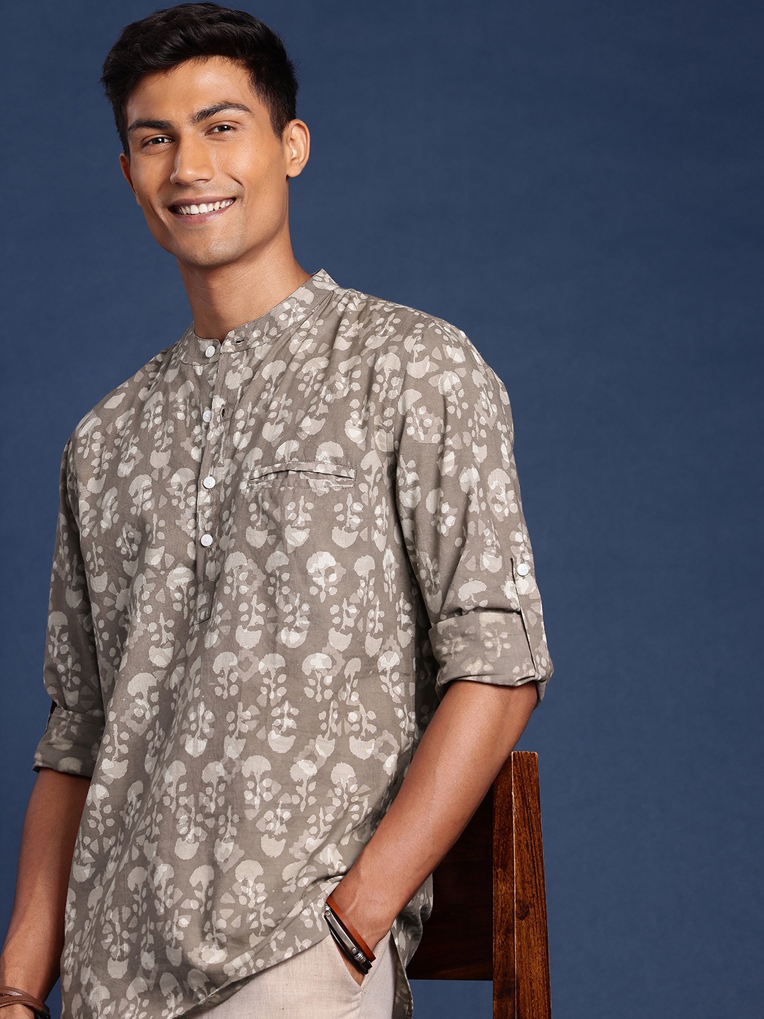 

Taavi Men Handblock Printed Mandarin Collar Pure Cotton Kurta, Grey