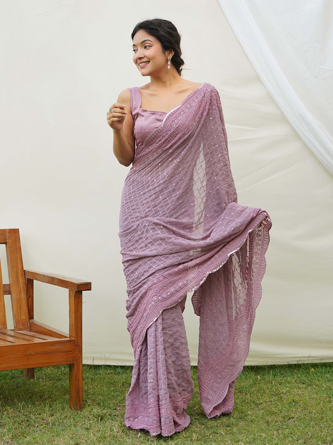 

DEVATITHI Embellished Sequinned Poly Georgette Saree, Purple