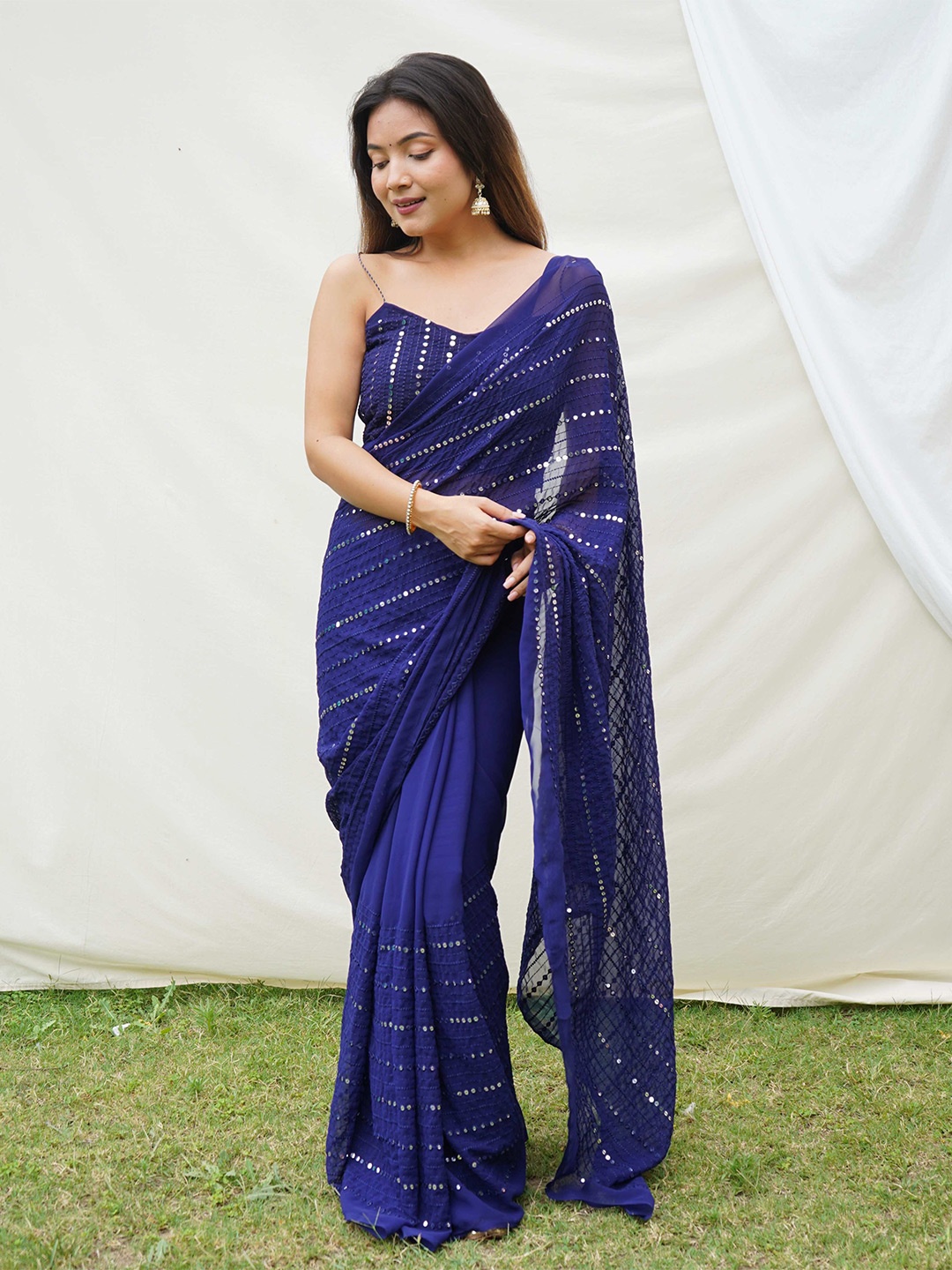 

DEVATITHI Embellished Sequinned Poly Georgette Saree, Blue