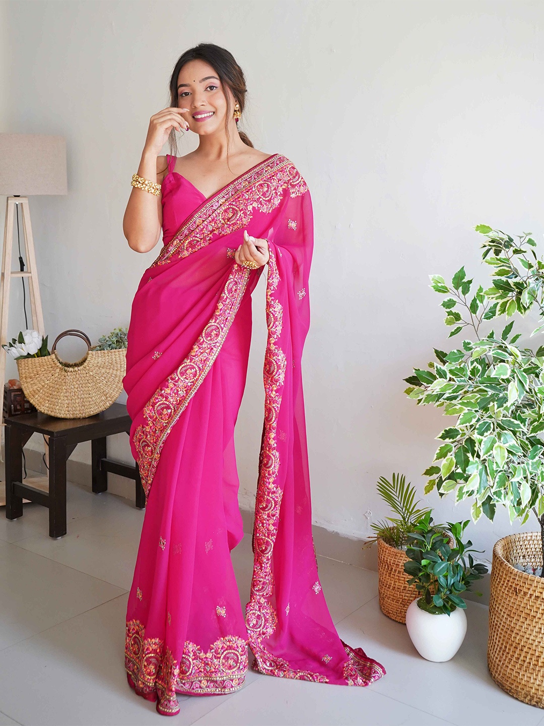 

DEVATITHI Floral Embroidered Poly Georgette Saree, Pink