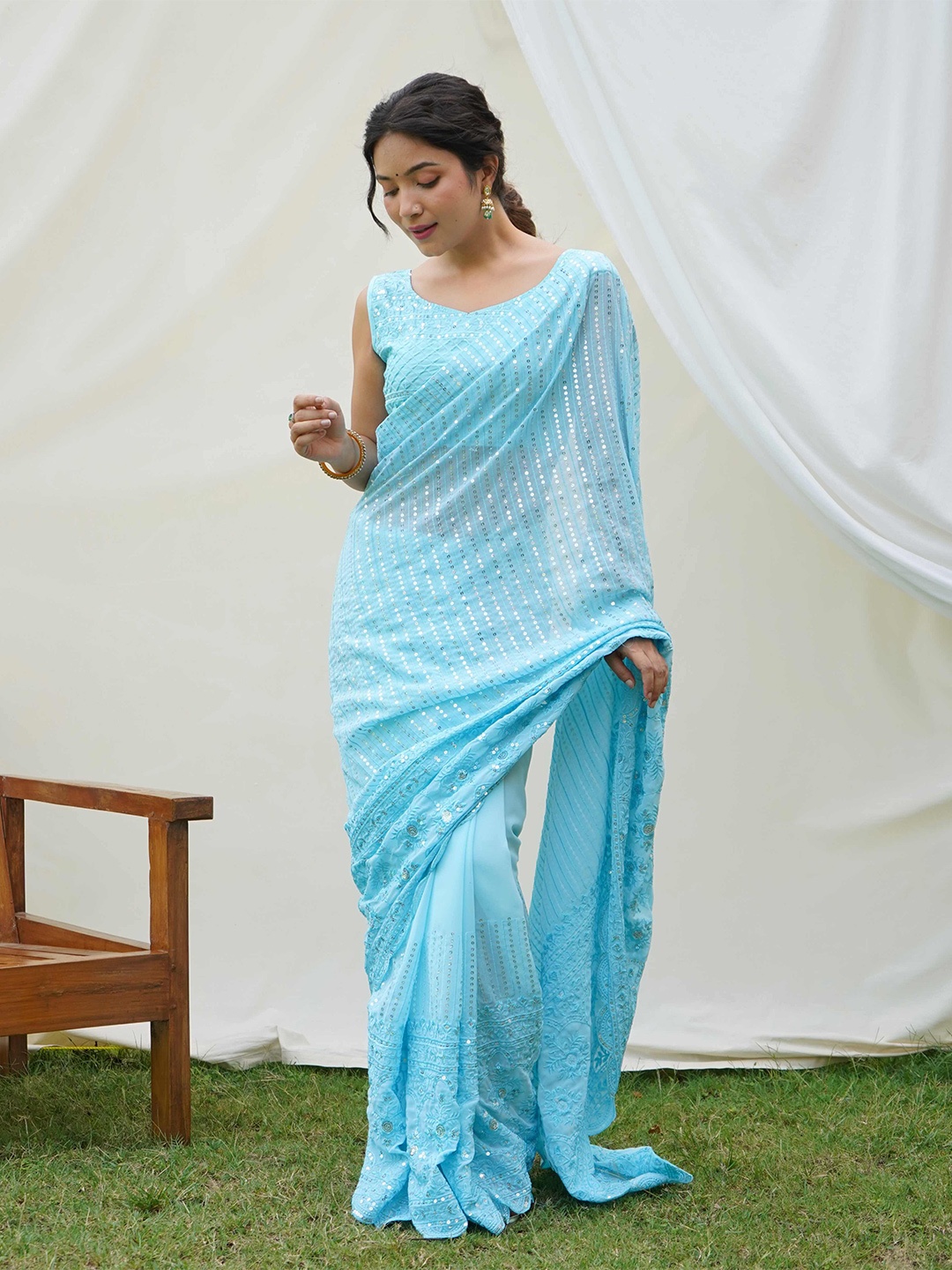 

DEVATITHI Floral Sequinned Poly Georgette Saree, Blue