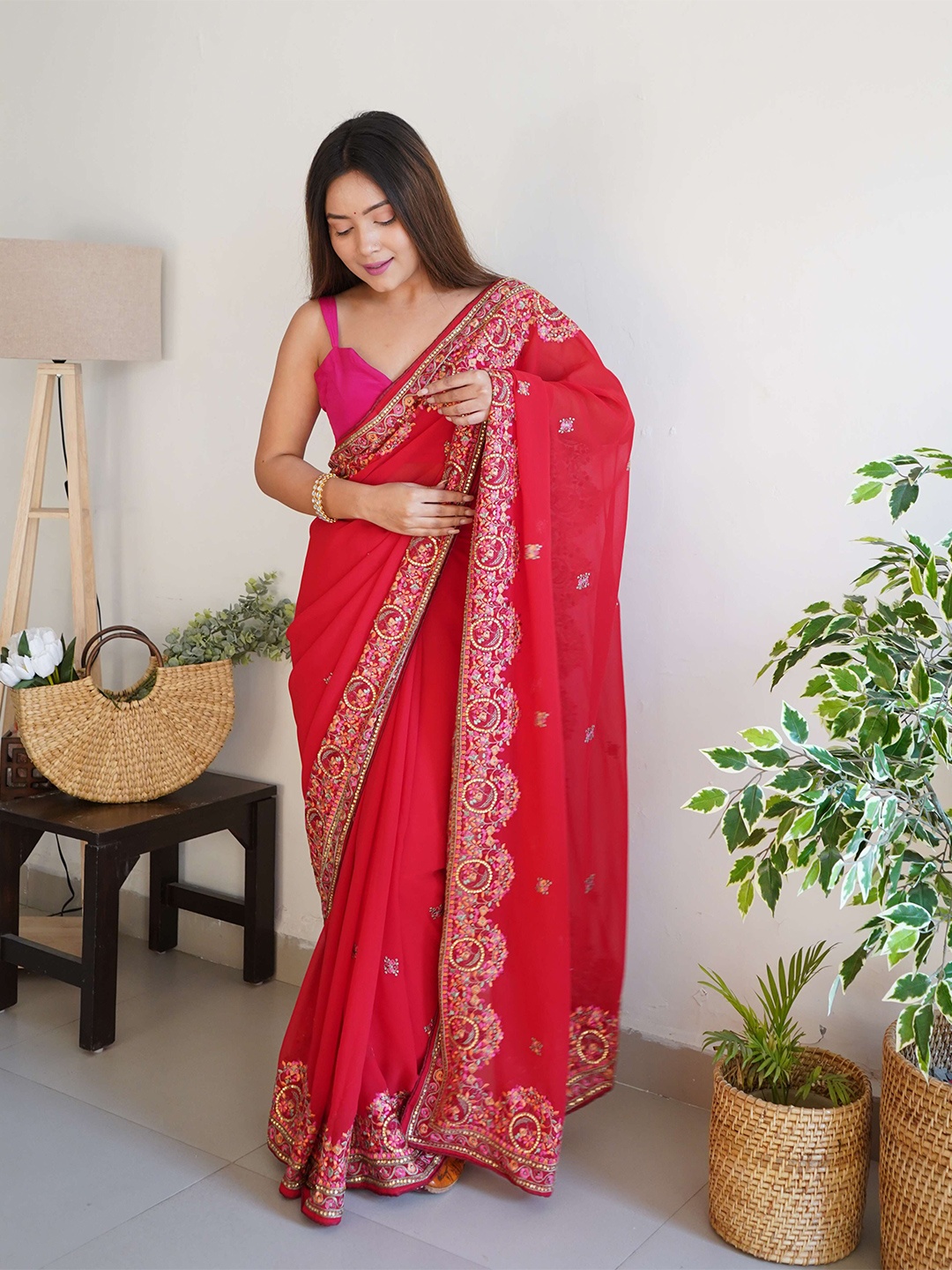 

DEVATITHI Floral Poly Georgette Saree, Red