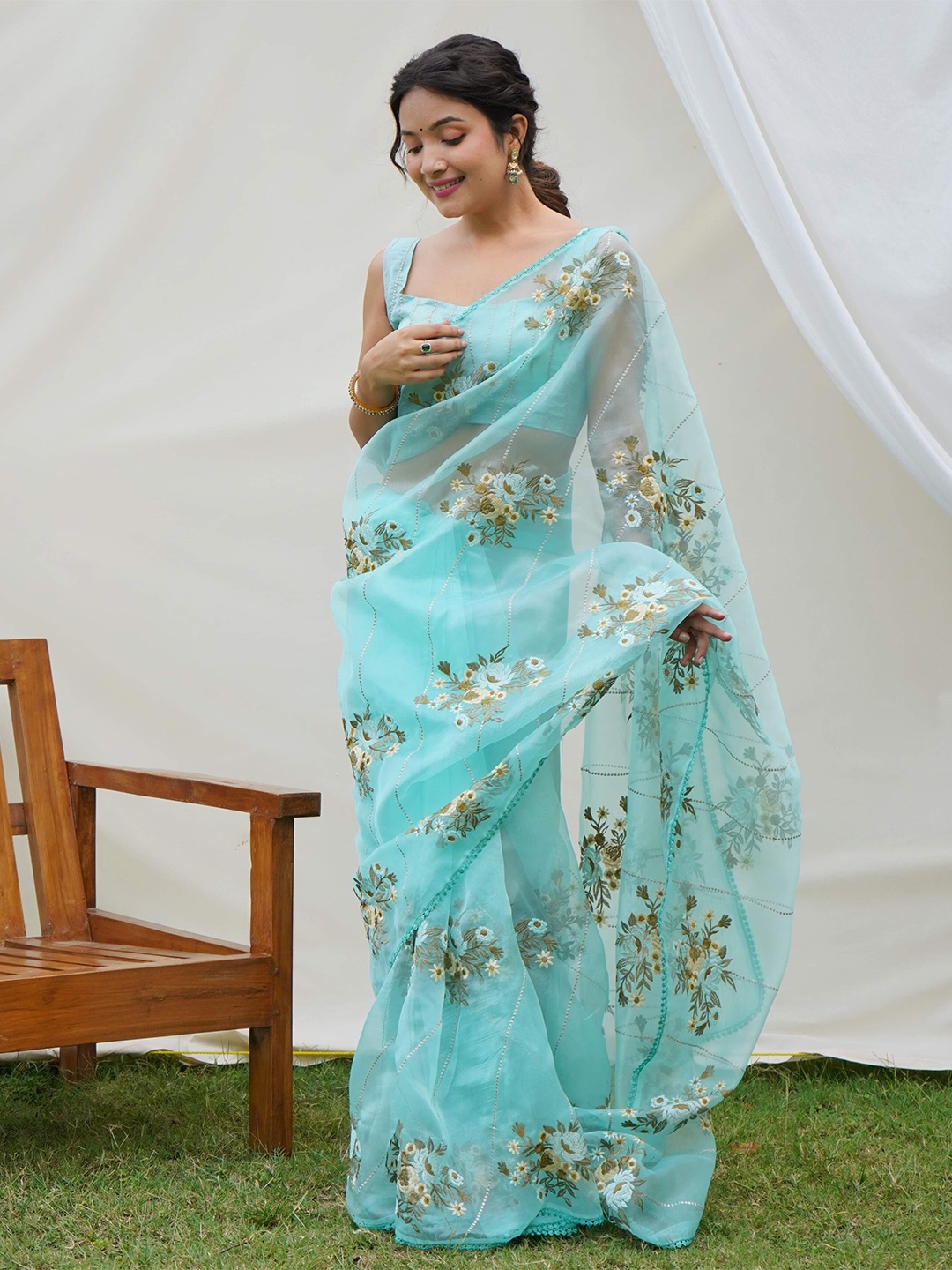 

DEVATITHI Floral Sequinned Organza Saree, Blue