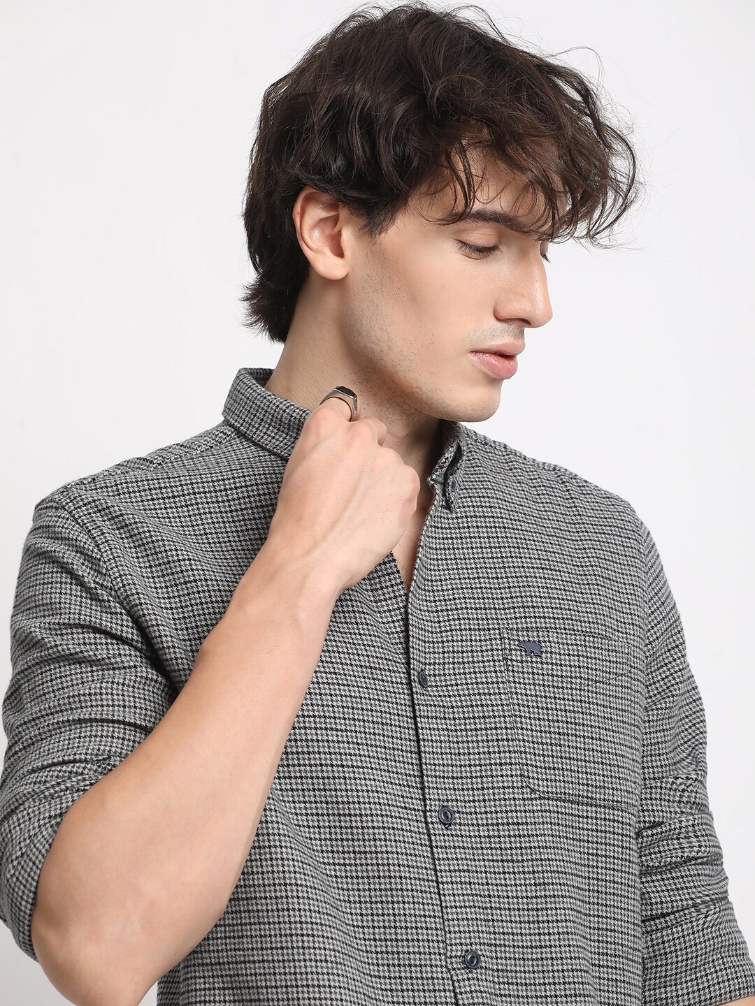 

THE BEAR HOUSE Slim Fit Checked Spread Collar Long Sleeves Cotton Casual Shirt, Grey