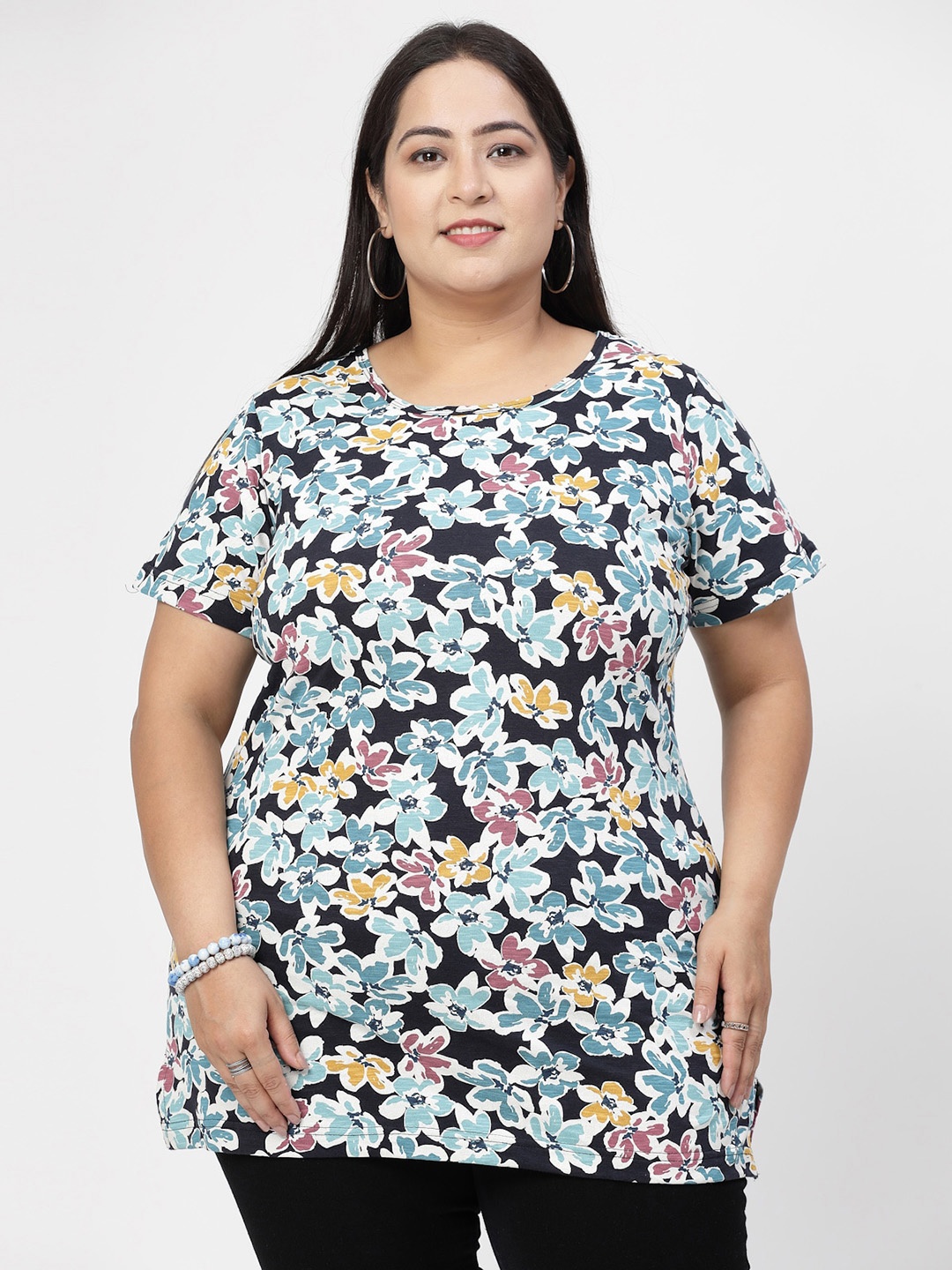 

plusS Floral Printed Round Neck Short Sleeves T-shirt, Black