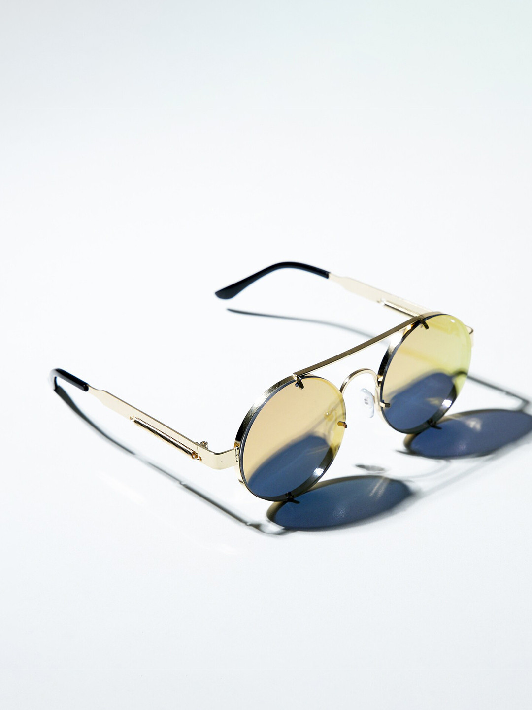 

CHOKORE Men Round Sunglasses with Polarised Lens CHKSM_0109, Gold