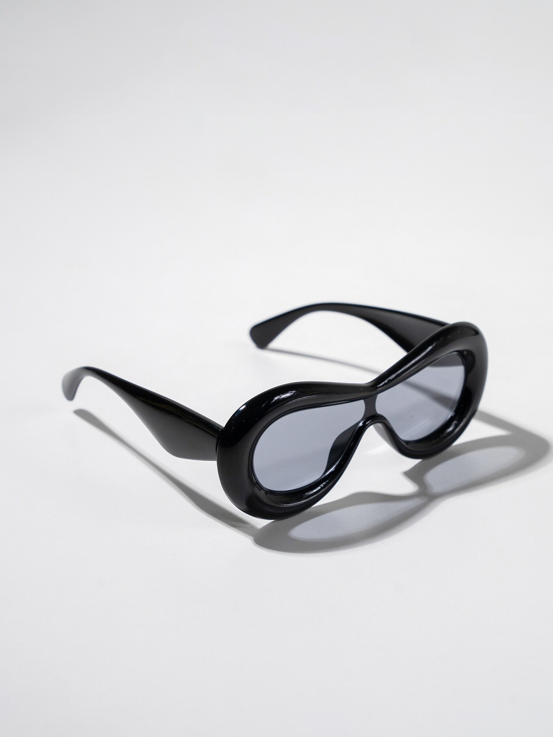 

CHOKORE Women Oversized Sunglasses with UV Protected Lens CHKS_2202, Black