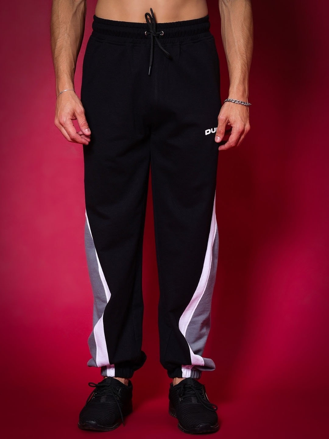 

WEARDUDS Men Relaxed-Fit Mid Rise Joggers, Black