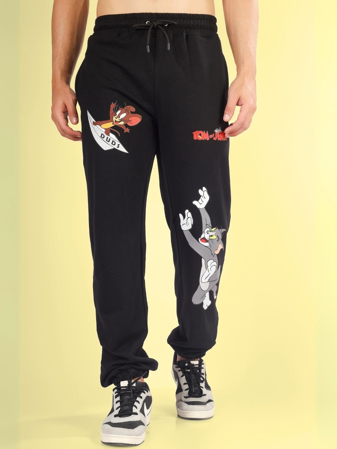 

WEARDUDS Men Relaxed Fit Tom & Jerry Printed Pure Cotton Mid Rise Joggers, Black