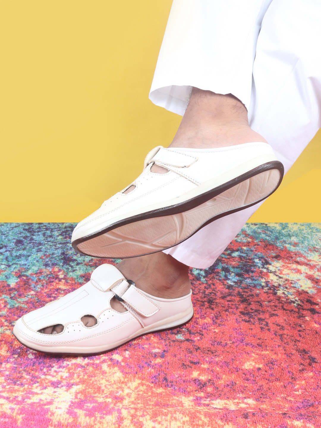 

FAUSTO Men Perforated Clogs, White