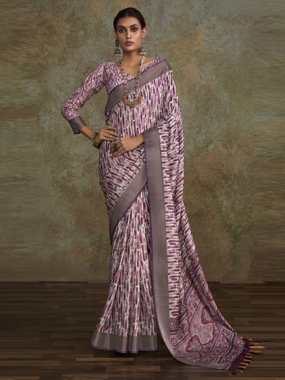 

MySilkLove Zari Silk Blend Banarasi Saree, Purple
