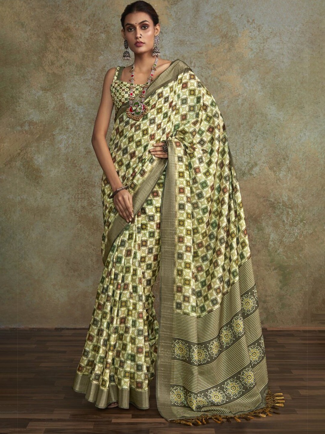 

MySilkLove Ethnic Motifs Silk Blend Designer Banarasi Saree, Green