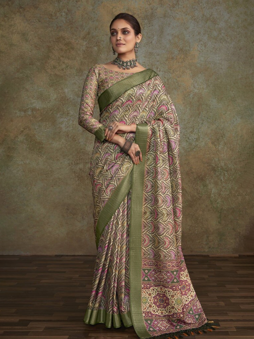 

MySilkLove Floral Silk Blend Saree, Green