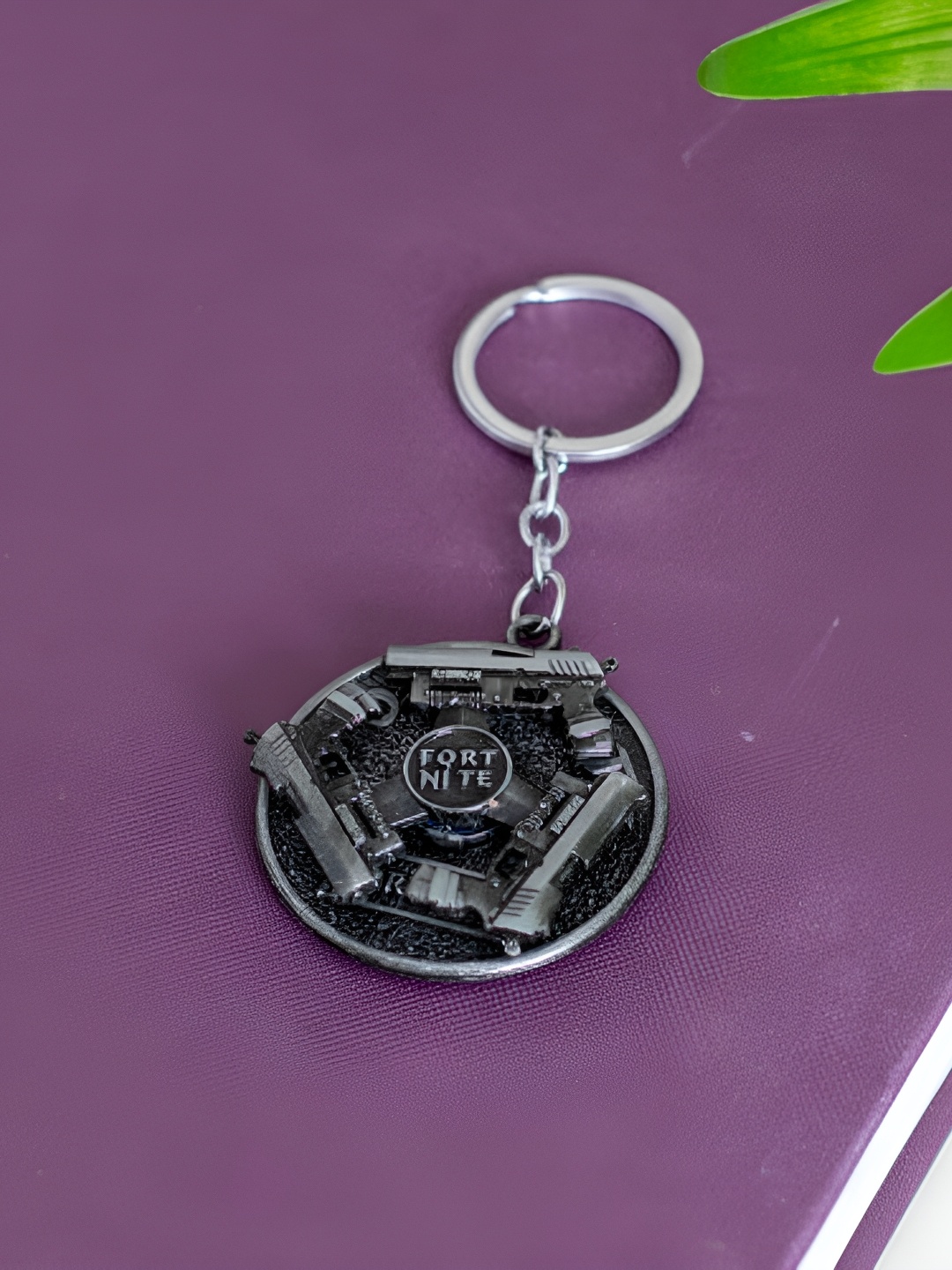 

THEDECORKART Metal Textured Keychain, Grey