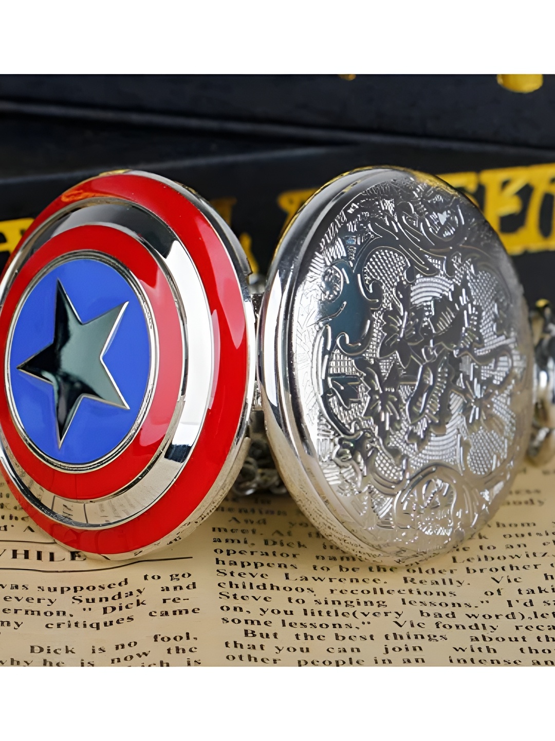 

THEDECORKART Unisex The Captain America with Pocket Watch Keychain, Blue