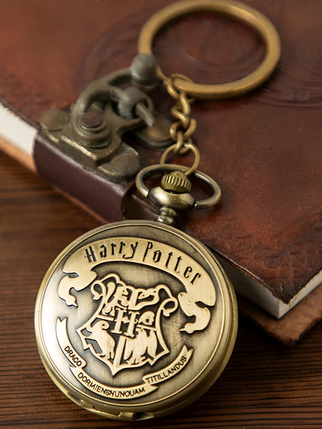 

THEDECORKART Printed Metal Harry Potter Key Chain With Pocket Watch, Brown