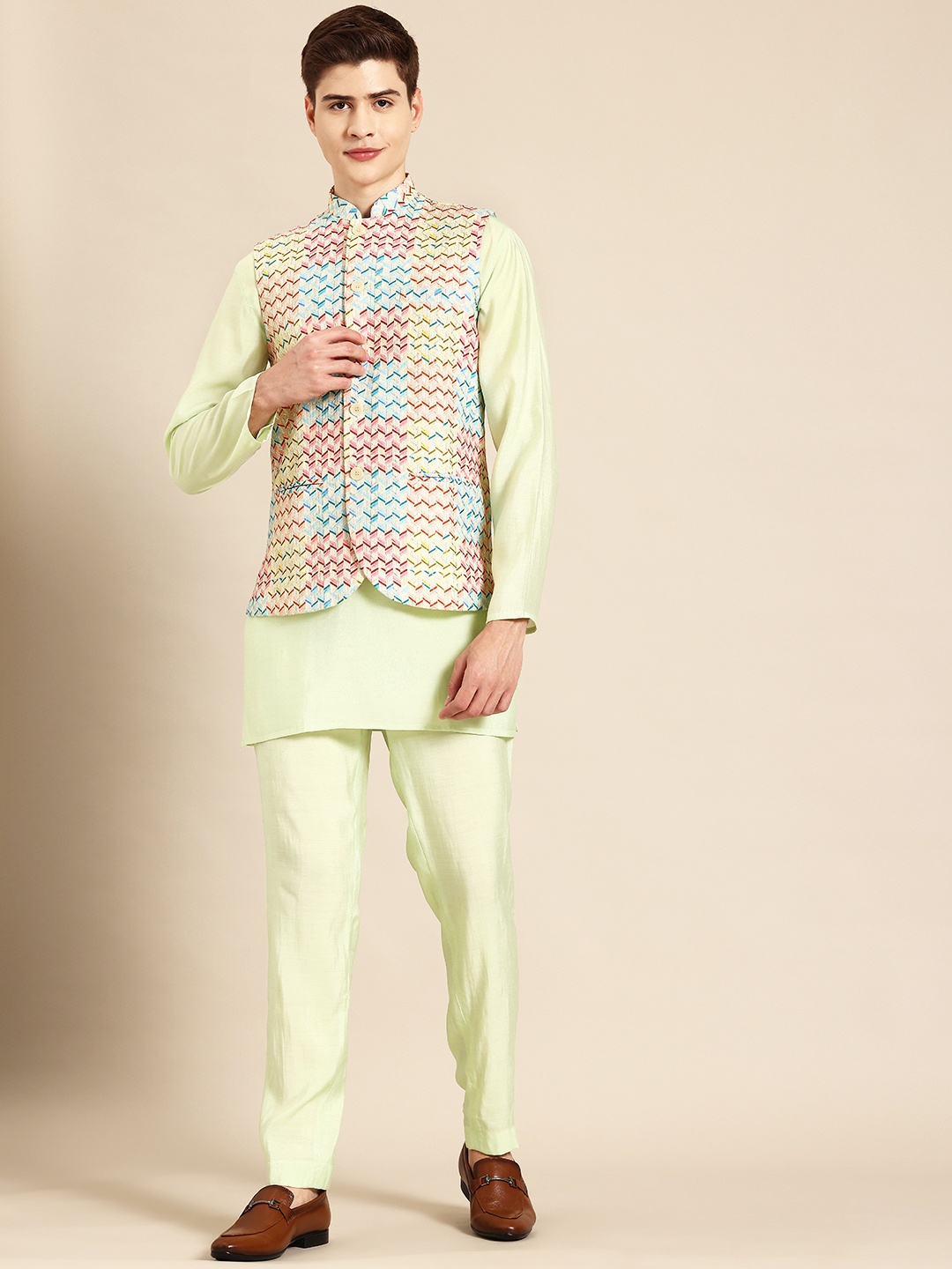 

Sayisha Woven Design Mandarin Collar Long Sleeves Kurta Set, Lime green