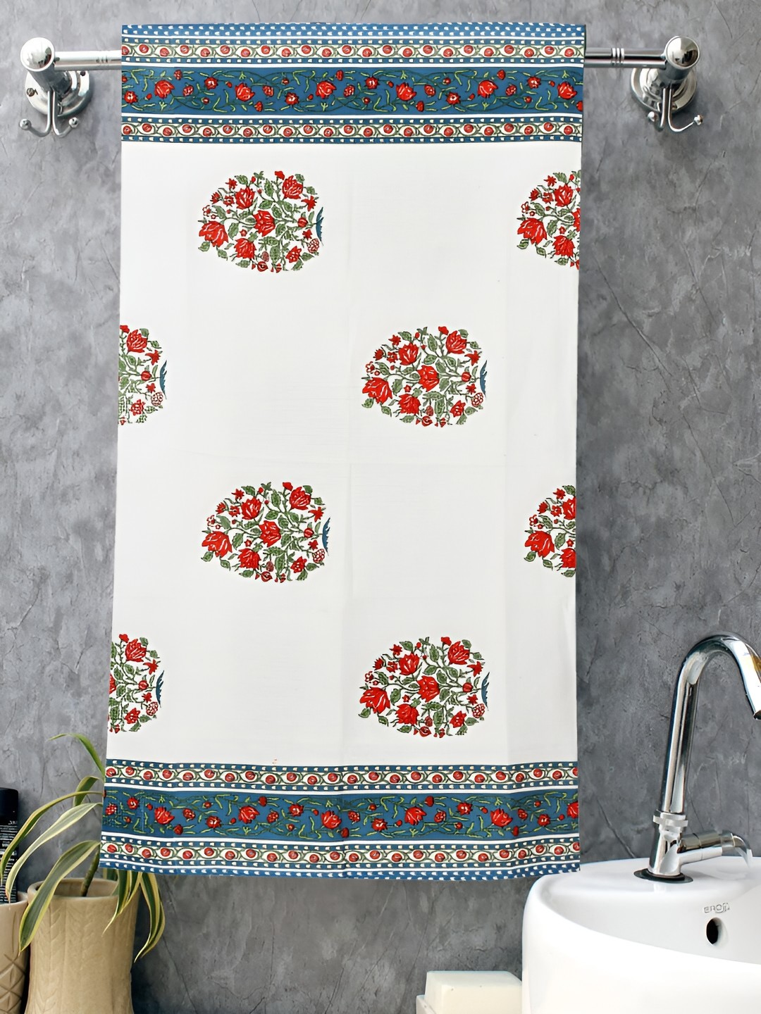

RRC Red & White Printed Cotton 200 GSM Bath Towel