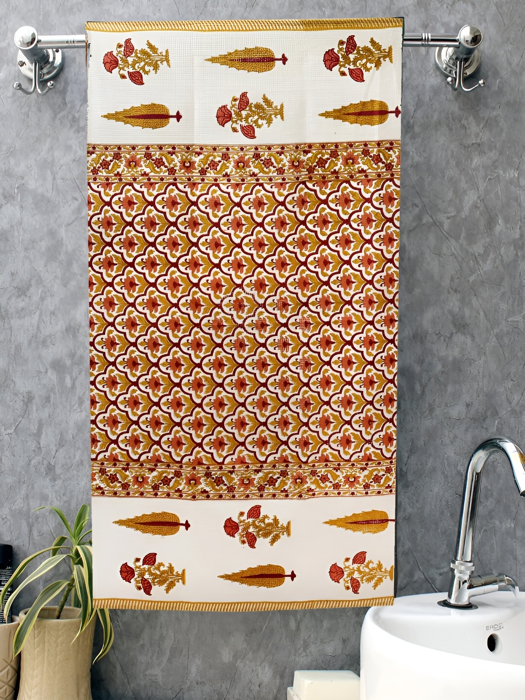 

RRC Brown & White Printed Cotton 200 GSM Bath Towel