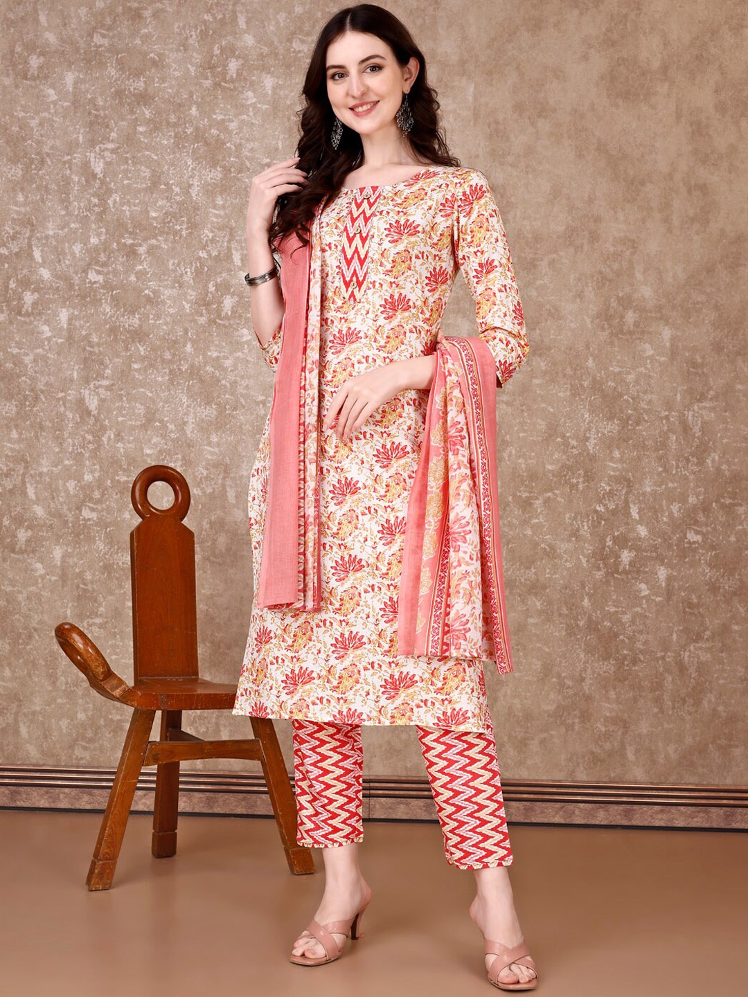 

KALINI Floral Printed Regular Straight Kurta With Trousers & Dupatta, Pink