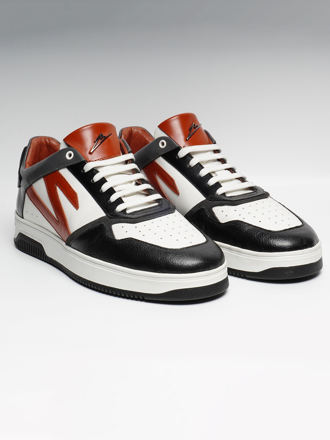 

ZEESH Men Colourblocked Leather Lace-Up Sneakers, Brown