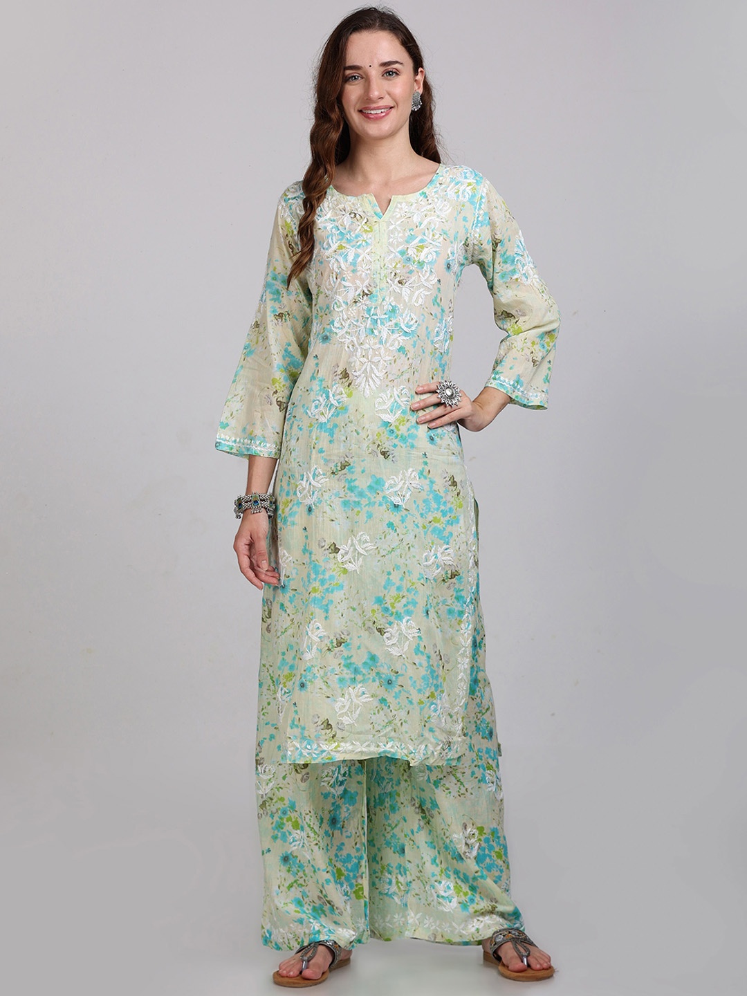 

KHAKA Floral Embroidered Regular Chikankari Straight Kurta with Palazzos, Green