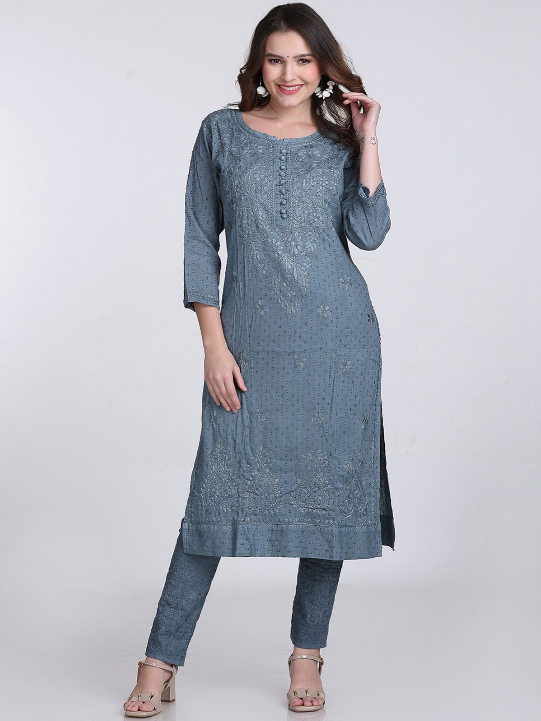 

KHAKA Floral Embroidered Regular Chikankari Pure Cotton Kurti & Trousers, Grey