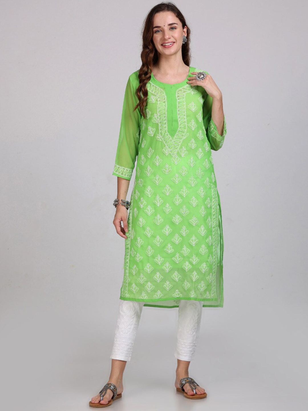 

KHAKA Floral Embroidered Regular Chikankari Kurta &Trousers, Green