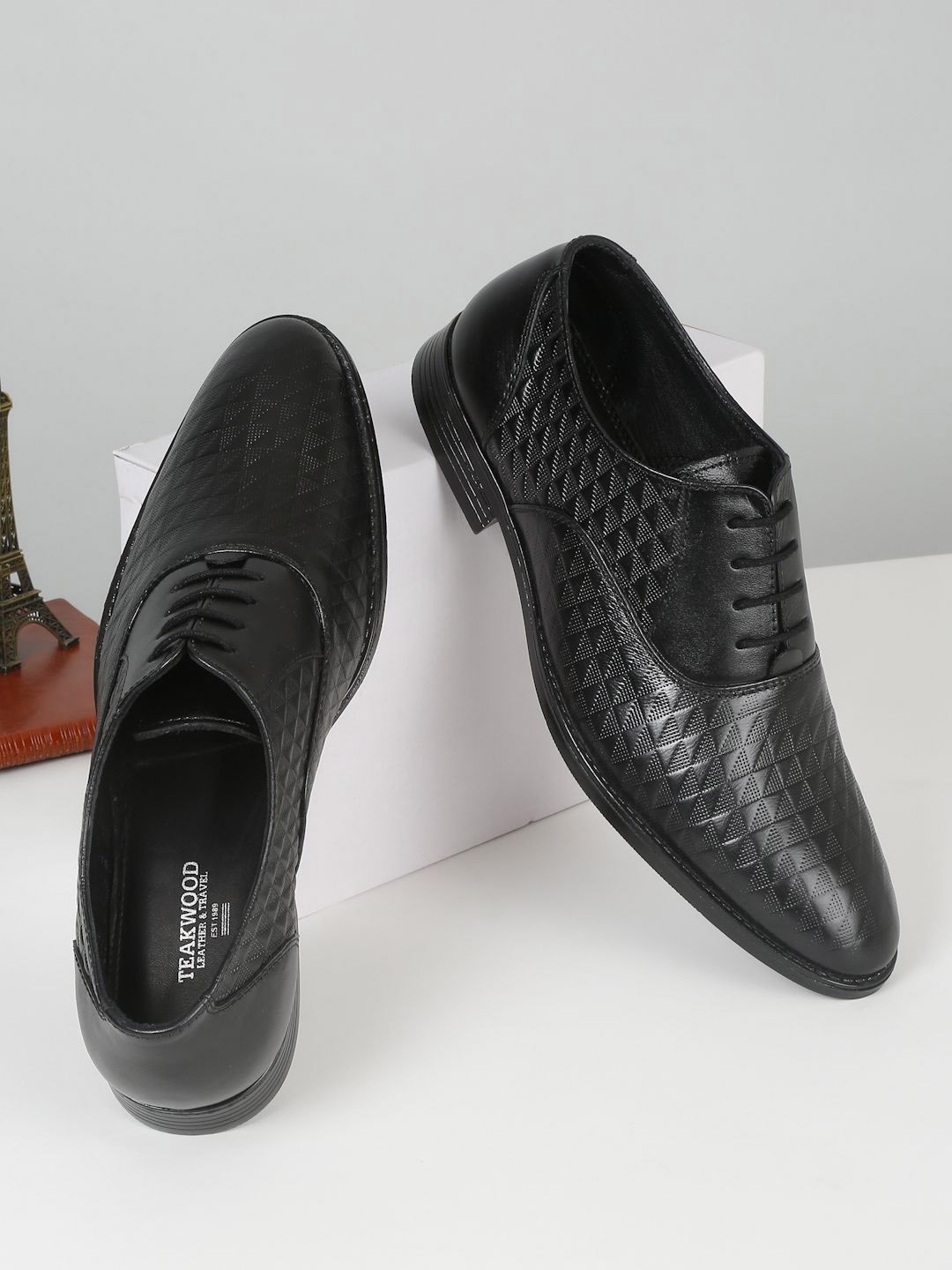 

Teakwood Leathers Men Textured Formal Orfords, Black