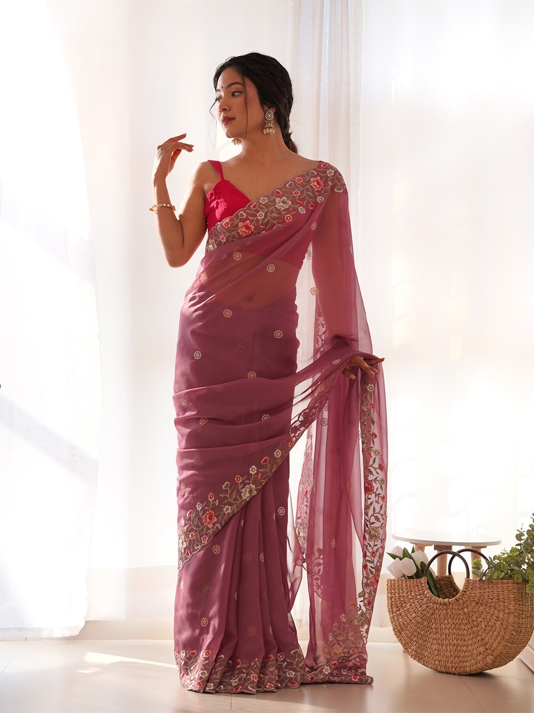 

RV CREATION Floral Embroidered Organza Saree, Pink