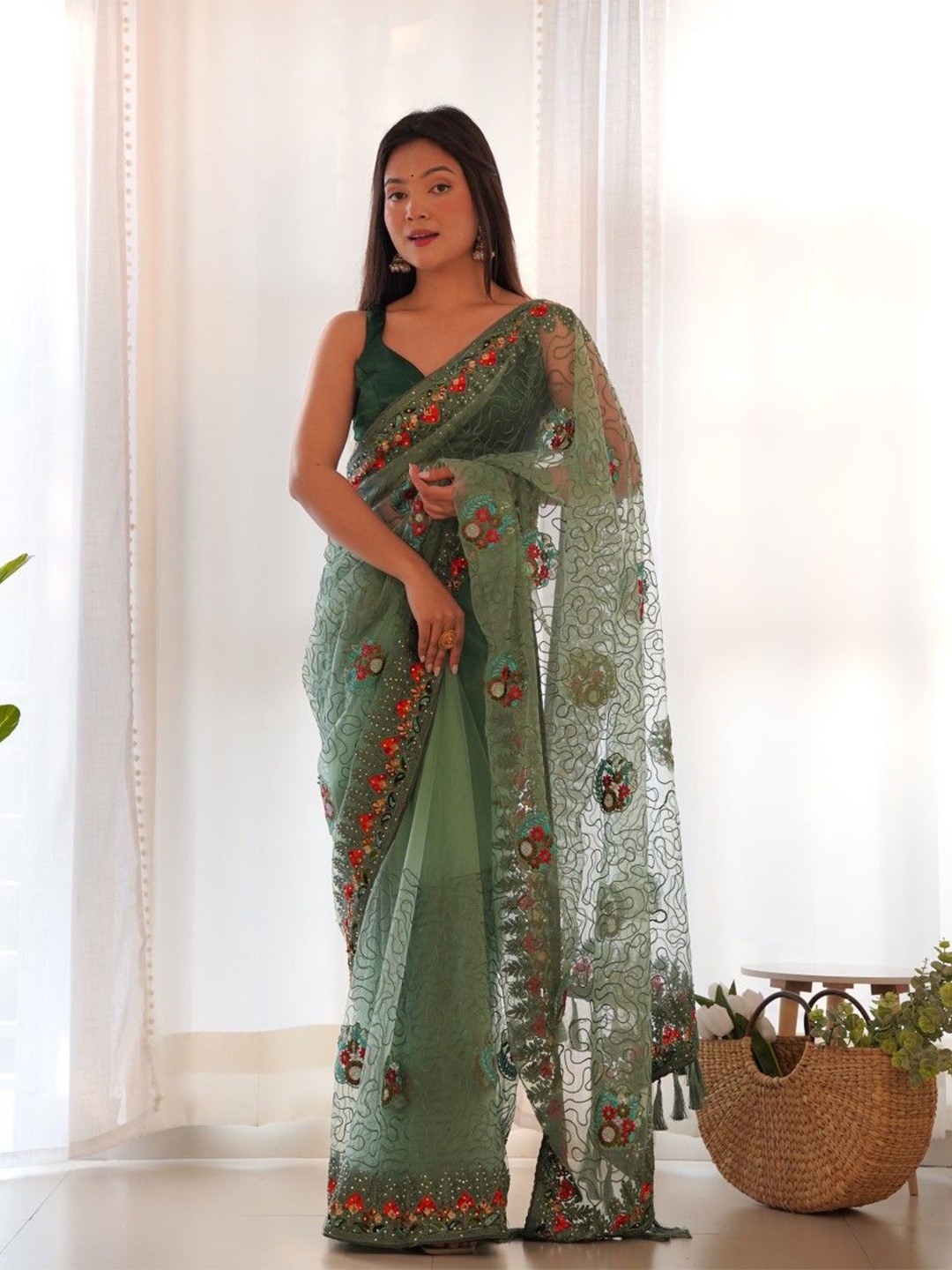 

RV CREATION Embellished Beads and Stones Net Saree, Green
