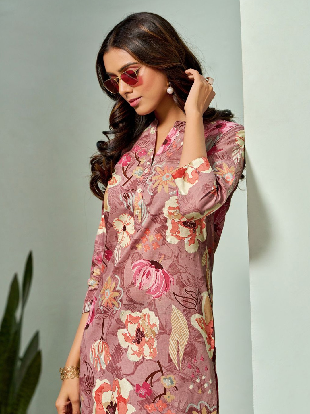 

Sangria Floral Printed Band Collar Straight Kurta With Trouser, Pink