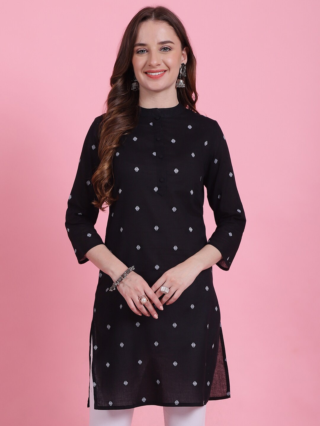 

Prakrti Geometric Printed Pure Cotton Kurti, Black