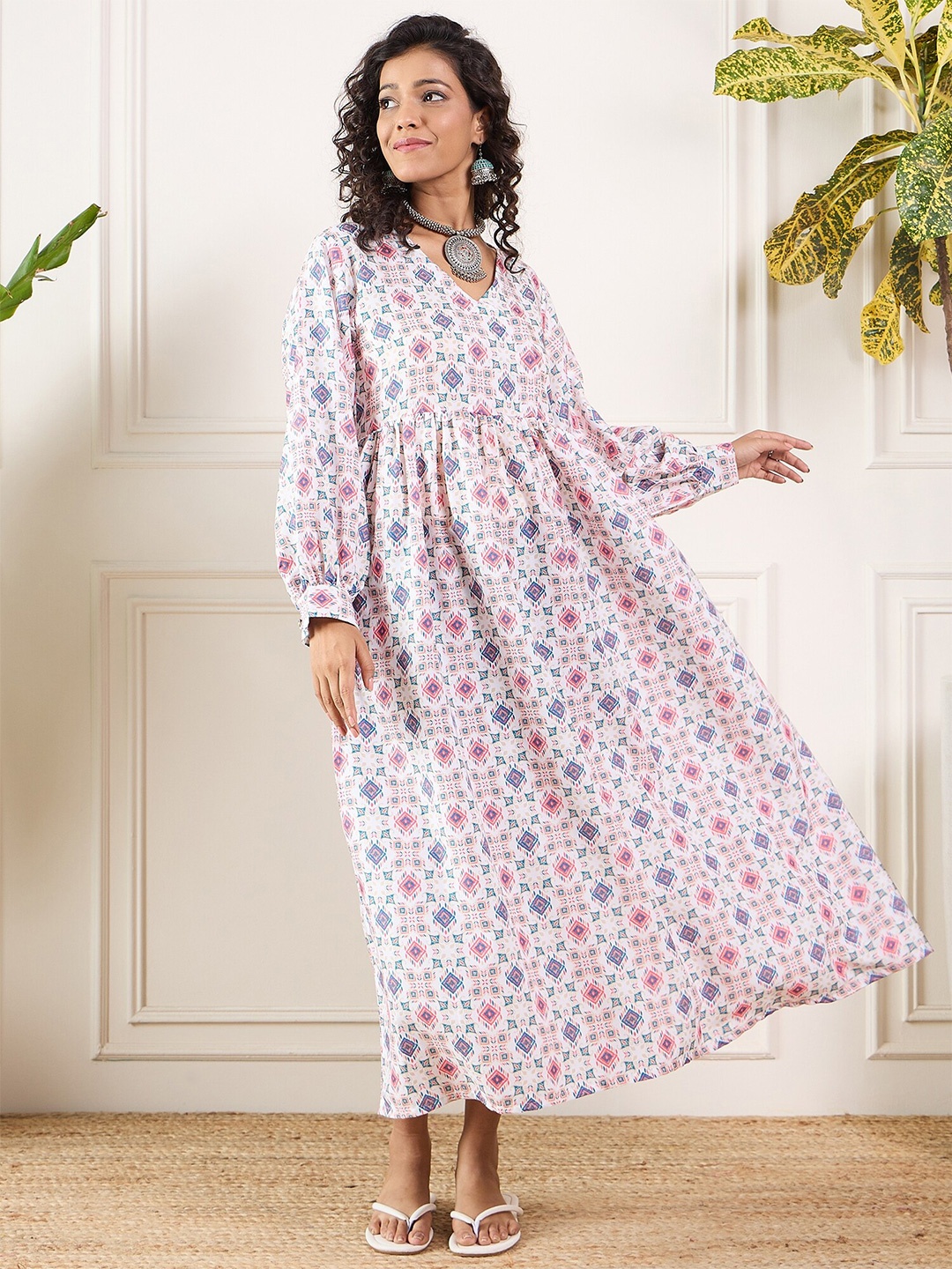 

InWeave Floral Printed V-Neck Long Sleeves Maxi Dress, White