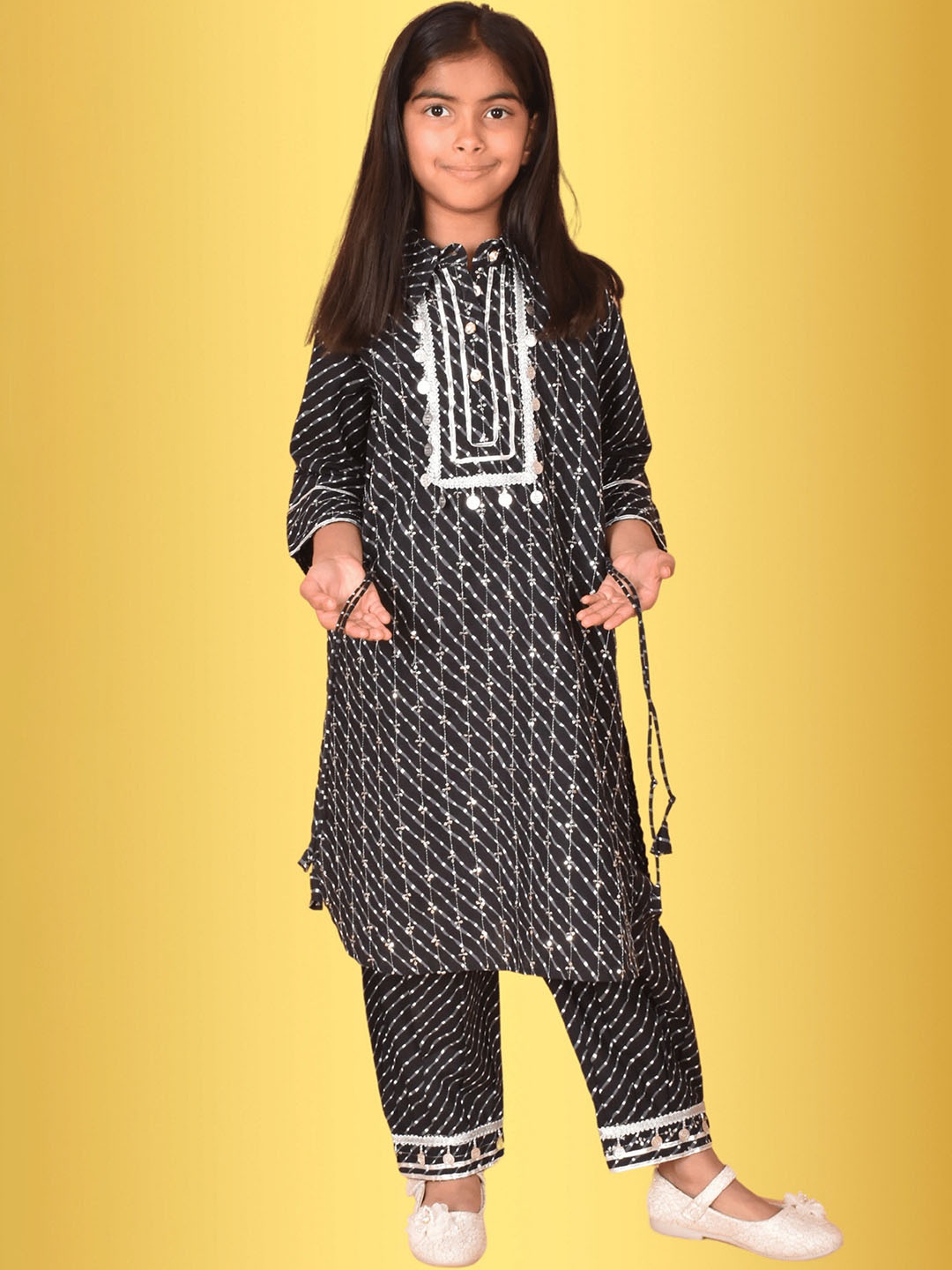 

BAESD Girls Floral Printed Regular Gotta Patti Pure Cotton Straight Kurta with Trousers, Black