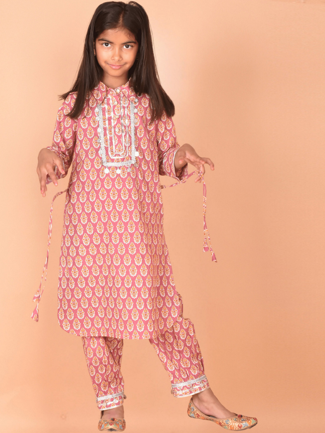 

BAESD Girls Ethnic Motifs Printed Gotta Patti Shirt Collar Cotton Straight Kurta & Pyjama, Pink