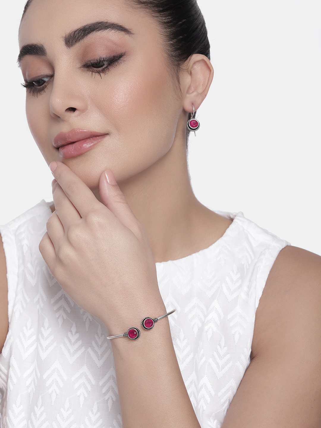 

AITIHYA Women Silver-Plated Stones-Studded Oxidised Bracelet & Earrings Jewellery Set, Fuchsia