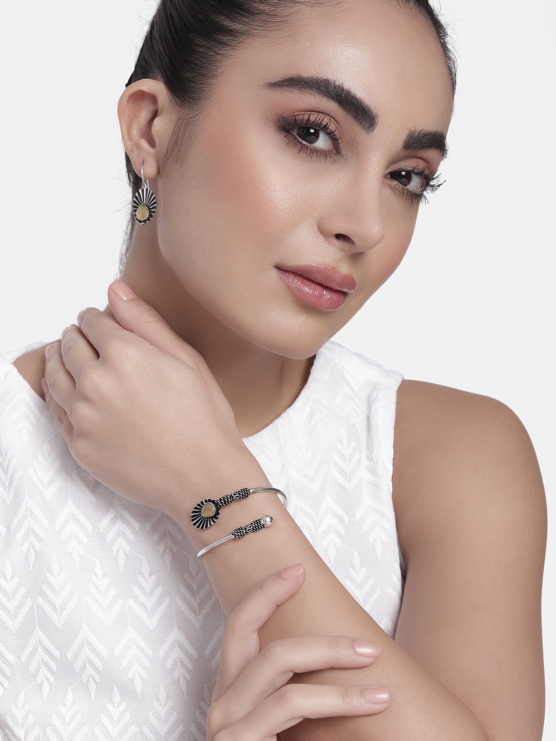 

AITIHYA Women Silver-Plated Stones-Studded Oxidised Bracelet & Earrings Jewellery Set, Yellow