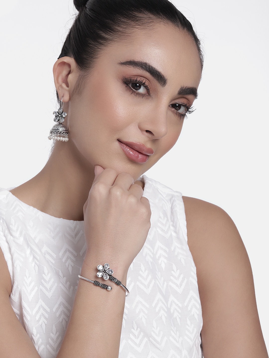 

AITIHYA Women Silver-Plated Stones-Studded Oxidised Bracelet & Earrings Jewellery Set, White