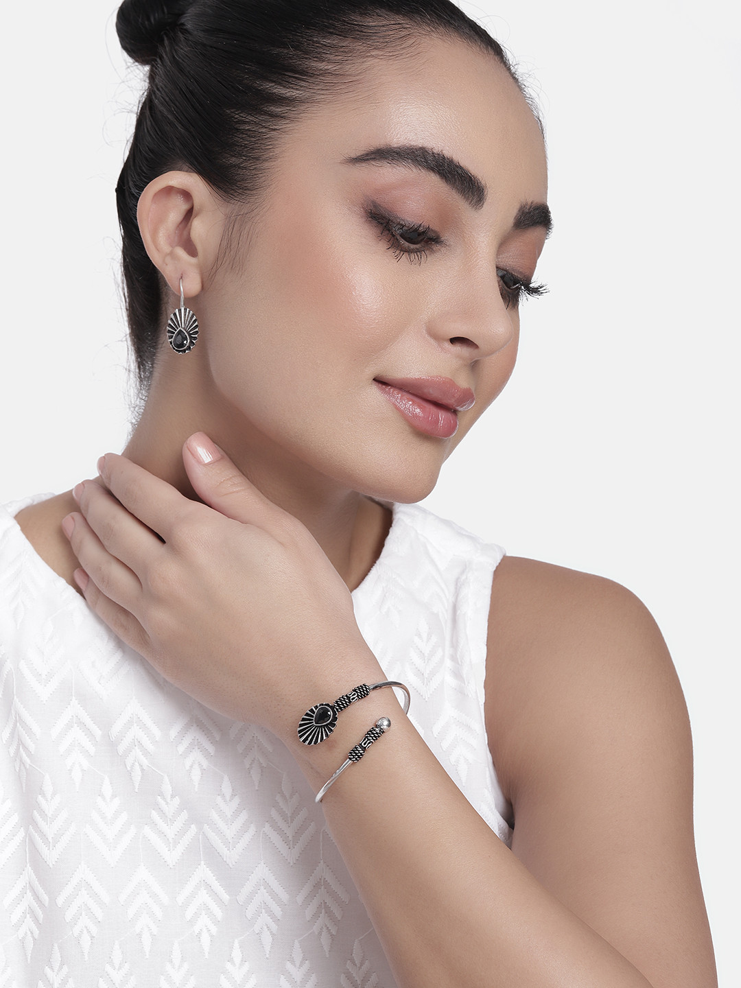 

AITIHYA Women Silver-Plated Stones-Studded Oxidised Bracelet & Earrings Jewellery Set, Black