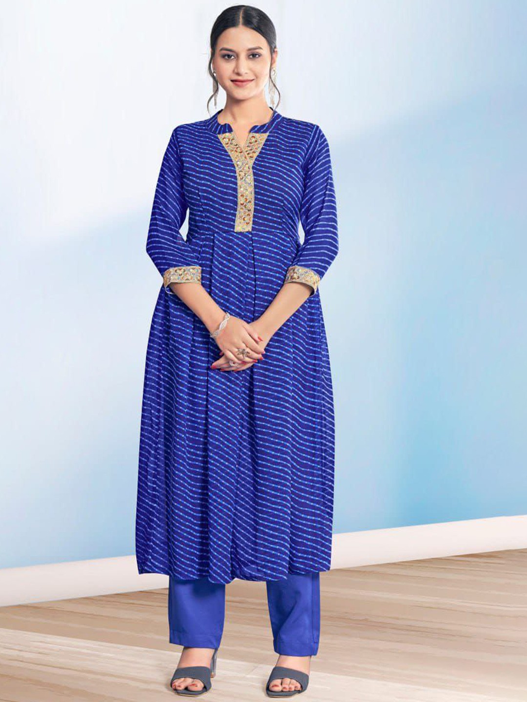

TWINS LADY Yoke Design Mandarin Collar Three-Quarter Sleeves Kurta with Trousers, Blue