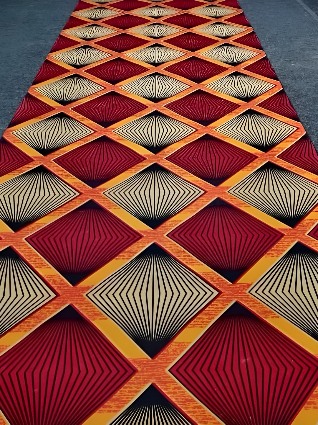 

Safiya Carpet Red & Black Geometric Printed Water Resistant Rectangle Traditional Carpet