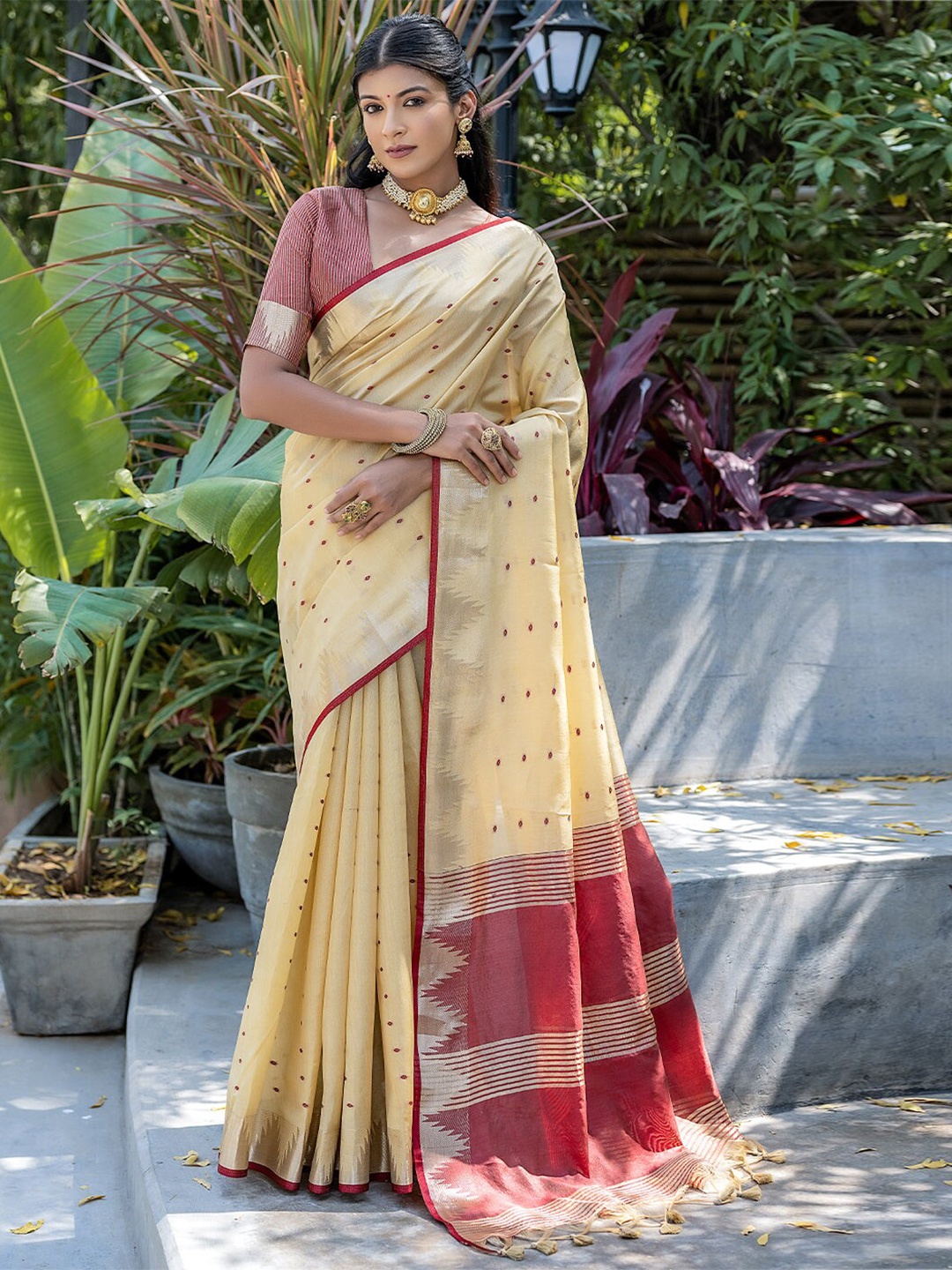 

MySilkLove Woven Design Zari Silk Blend Saree, Cream