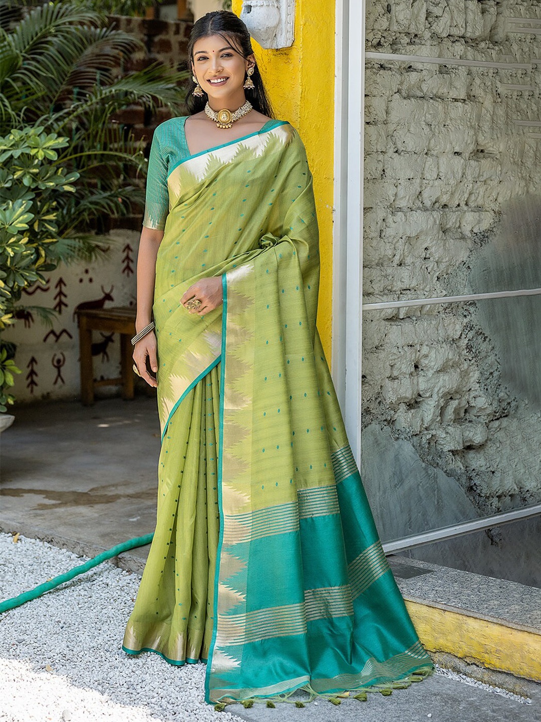 

MySilkLove Woven Design Zari Silk Blend Saree, Green