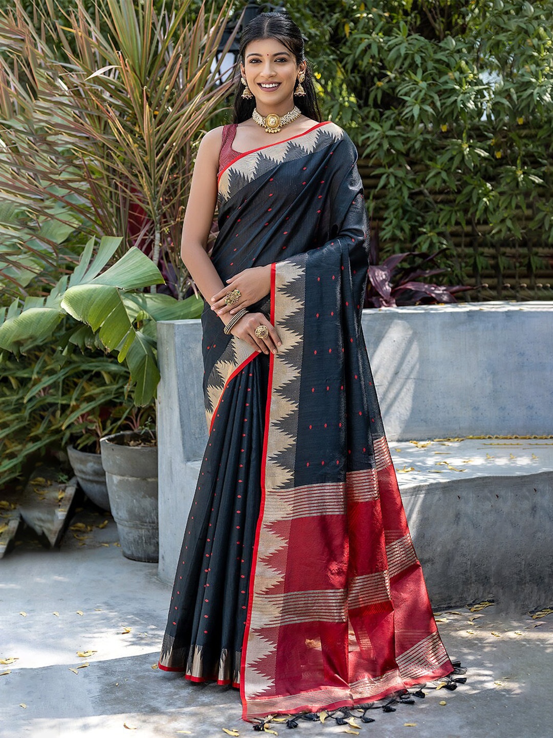 

MySilkLove Woven Design Zari Silk Blend Saree, Black