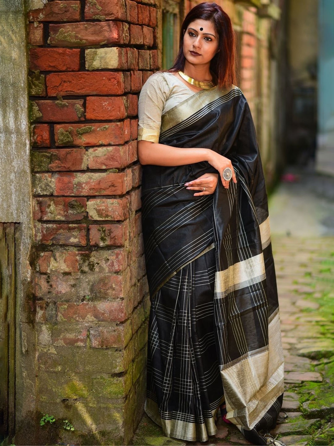 

MySilkLove Striped Zari Silk Blend Saree, Black